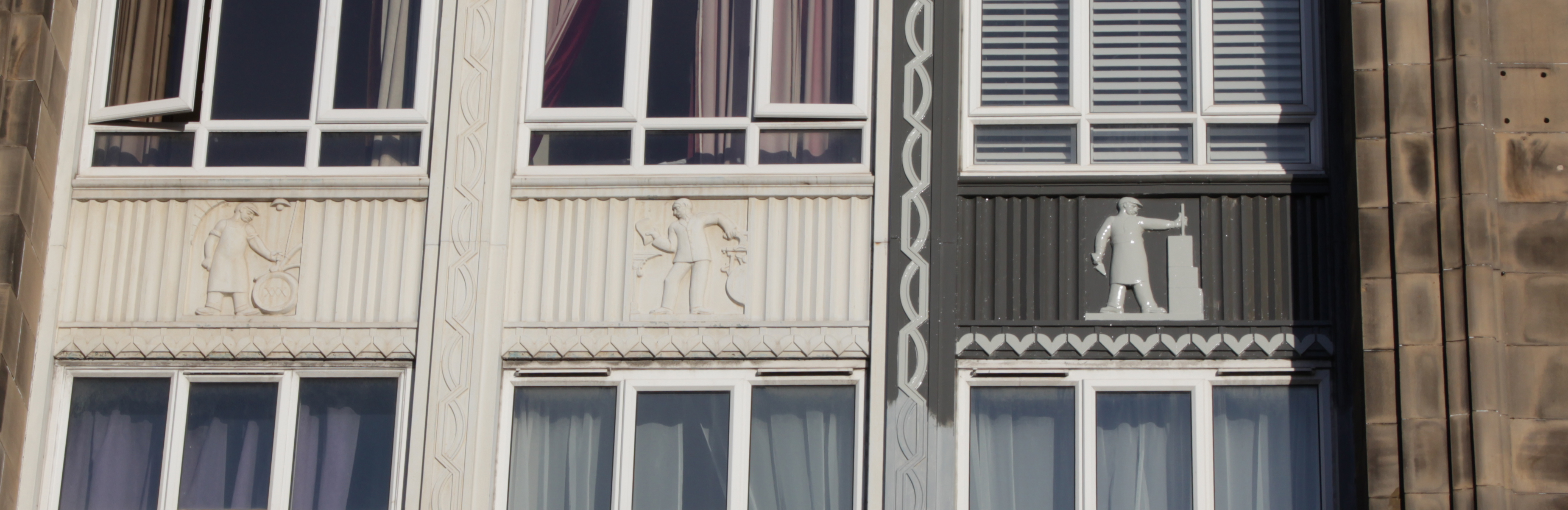 First panel painted (1 March 2024)